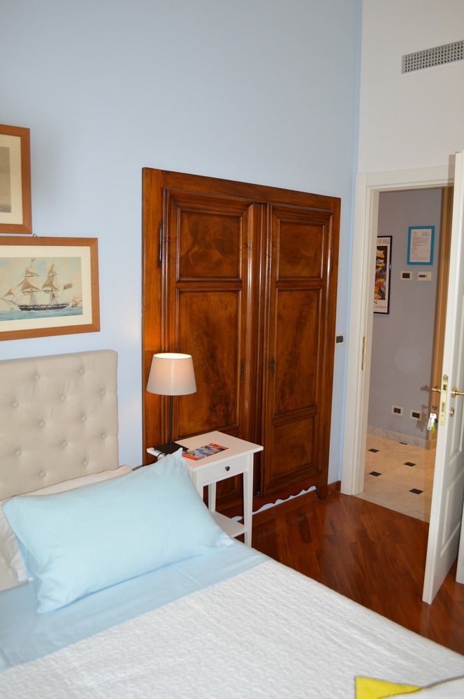 Domitilla 3* Genova